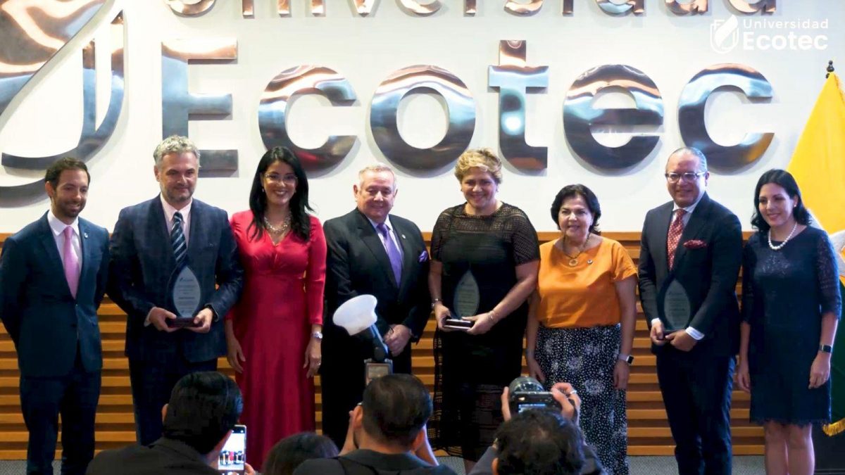 Noticia: Universidad Ecotec: 11 años premiando a la educación, el arte y la cultura Universidad Ecotec: 11 años premiando a la educación, el arte y la cultura