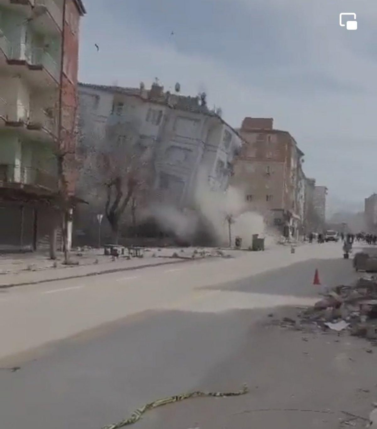 Noticia: Nuevo sismo en Turquía: hay decenas de heridos y edificios caídos Nuevo sismo en Turquía: hay decenas de heridos y edificios caídos