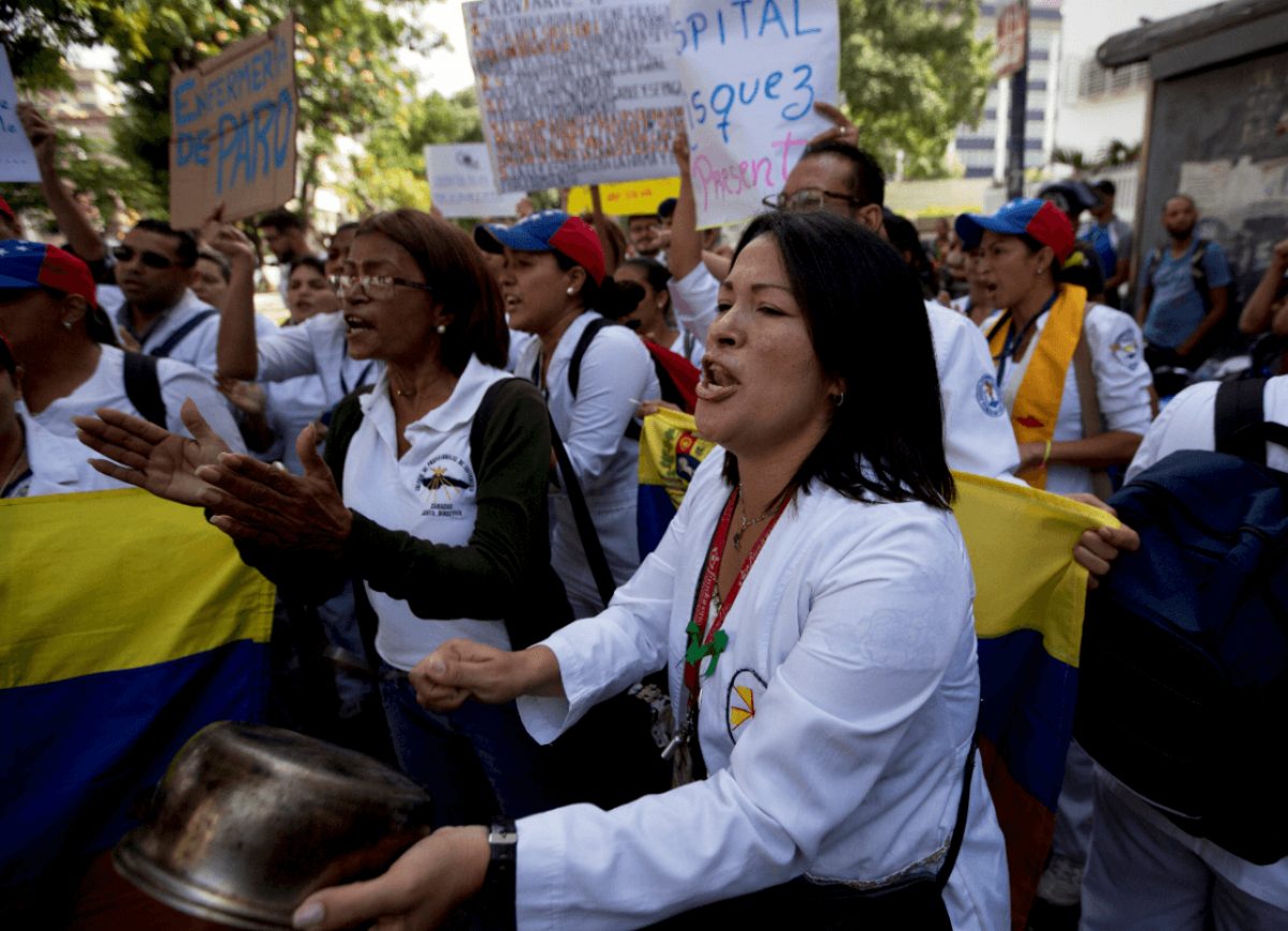 Noticia: En Venezuela están despidiendo de los hospitales a las enfermeras En Venezuela están despidiendo de los hospitales a las enfermeras
