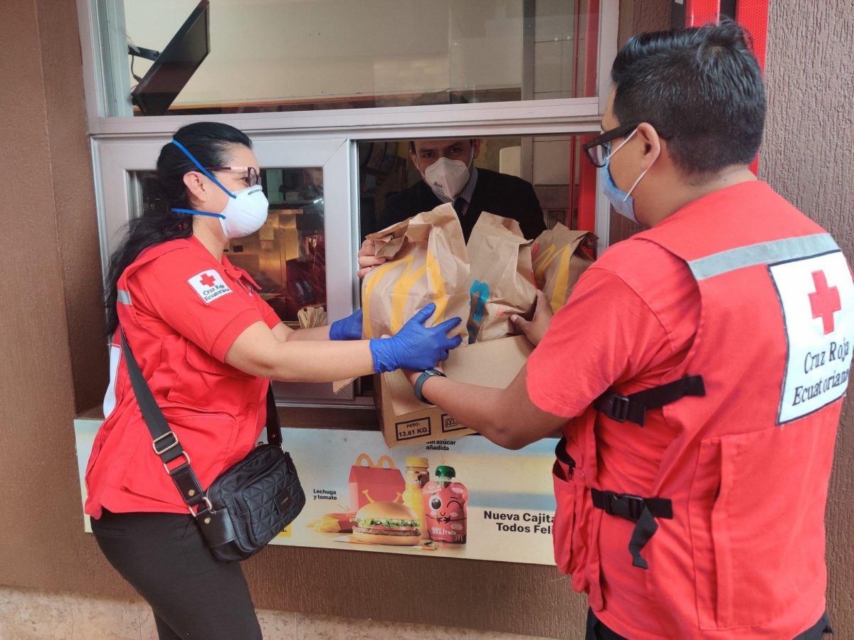 Noticia: ¡Acto de solidaridad de McDonald's! Entregó casi 10.000 productos a profesionales de la salud y otras instituciones ¡Acto de solidaridad de McDonald's! Entregó casi 10.000 productos a profesionales de la salud y otras instituciones