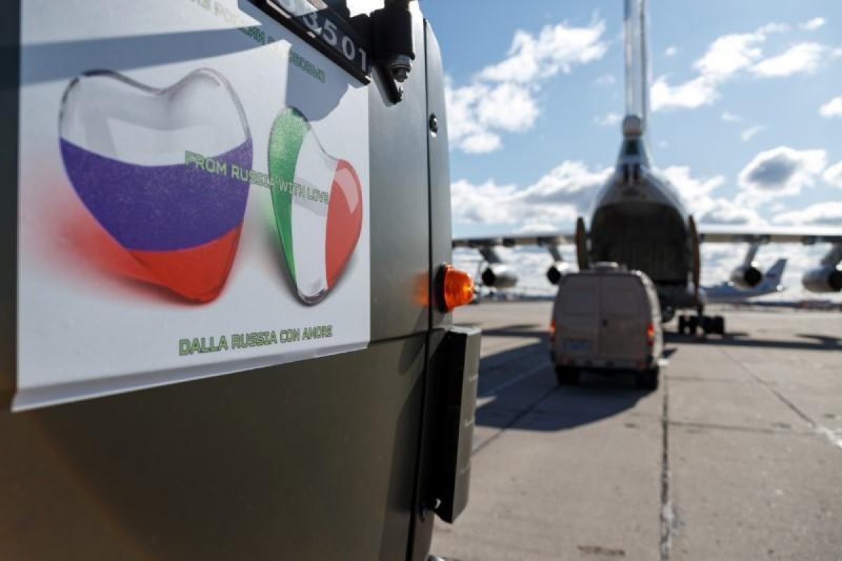 Noticia: Aseguran que el 80% de la ayuda que Rusia envió a Italia para el coronavirus es “inútil” en medio los temores por la presencia de militares rusos en el país Aseguran que el 80% de la ayuda que Rusia envió a Italia para el coronavirus es “inútil” en medio los temores por la presencia de militares rusos en el país