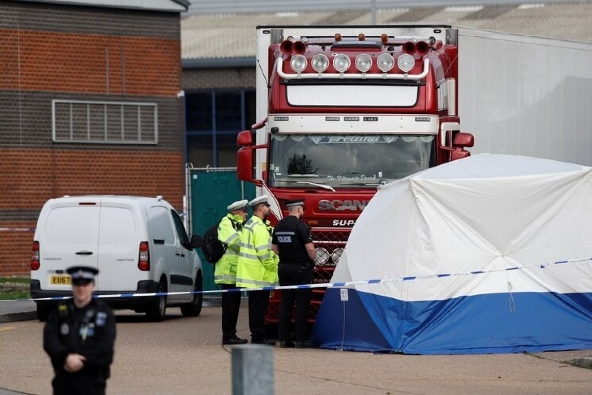 Noticia: Acusado de homicidio en el Reino Unido el conductor del camión con 39 cadáveres Acusado de homicidio en el Reino Unido el conductor del camión con 39 cadáveres