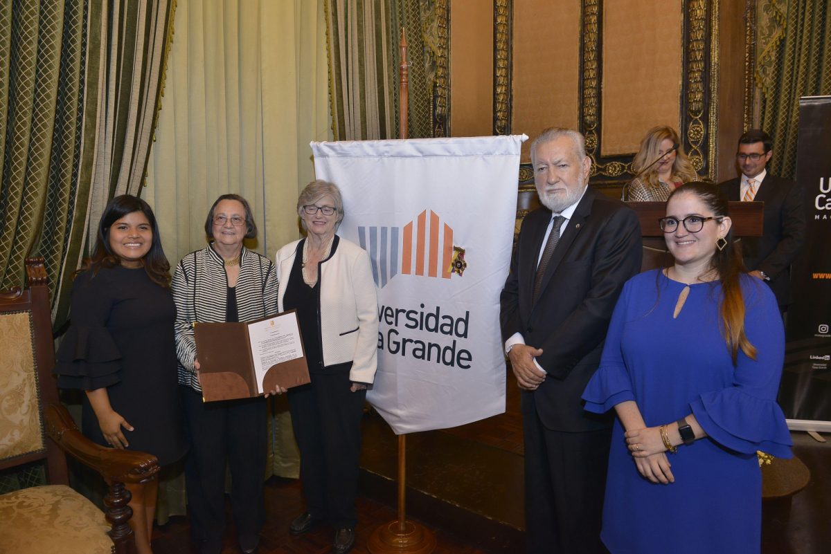 Noticia: Asamblea Nacional condecoró a la Universidad Casa Grande Asamblea Nacional condecoró a la Universidad Casa Grande