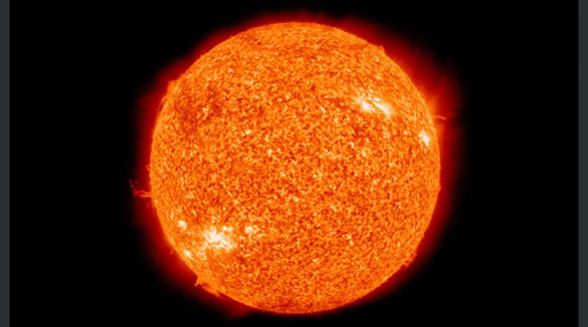 Noticia: El preciso momento en que un cometa impacta contra el Sol y desaparece El preciso momento en que un cometa impacta contra el Sol y desaparece