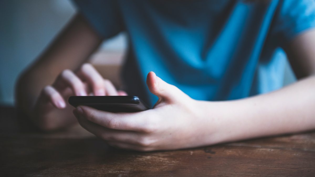 Noticia: Proyecto de ley en EE.UU. busca prohibir las redes sociales a menores de 18 años Proyecto de ley en EE.UU. busca prohibir las redes sociales a menores de 18 años