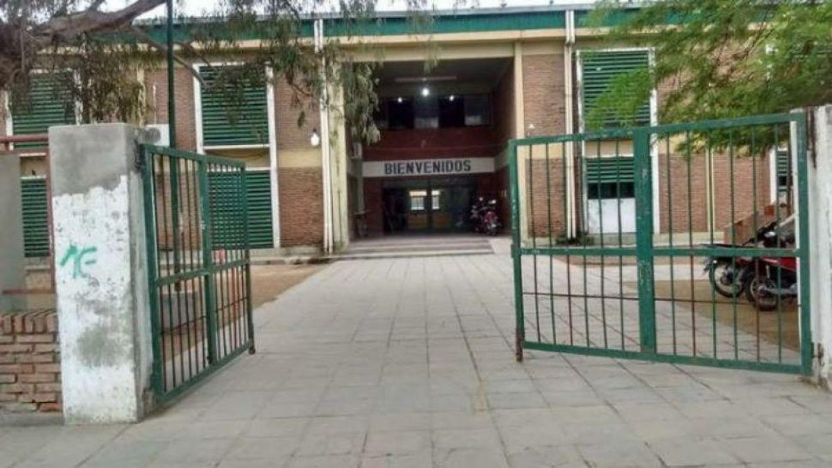 Noticia: Noqueó a la directora de la escuela de su hija en el primer día de clases Noqueó a la directora de la escuela de su hija en el primer día de clases