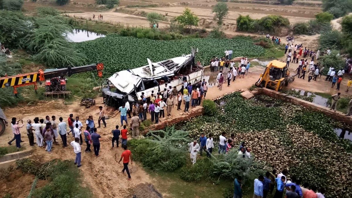 Noticia: VIDEO | Al menos 29 muertos en un accidente de autobús en India VIDEO | Al menos 29 muertos en un accidente de autobús en India