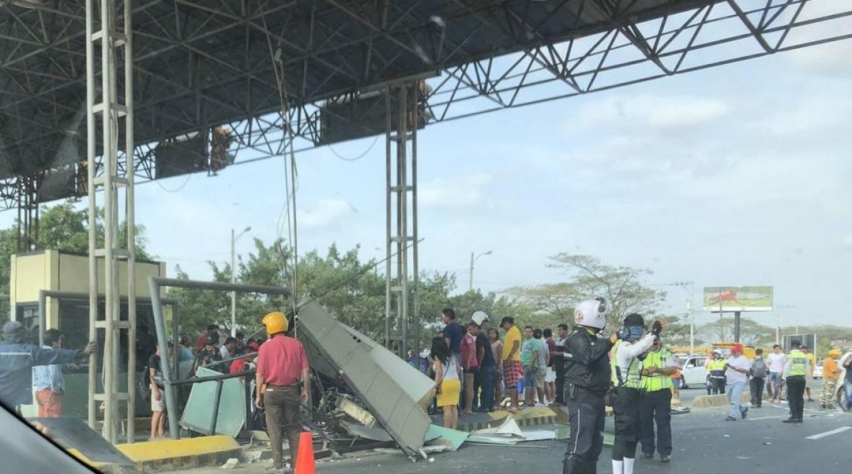Noticia: Accidente en el Km. 22 de la vía a la Costa Accidente en el Km. 22 de la vía a la Costa