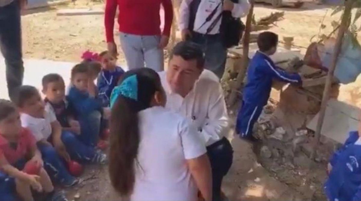 Noticia: VIDEO: polémica por comentario de alcalde mexicano que señaló el sobrepeso de una niña VIDEO: polémica por comentario de alcalde mexicano que señaló el sobrepeso de una niña