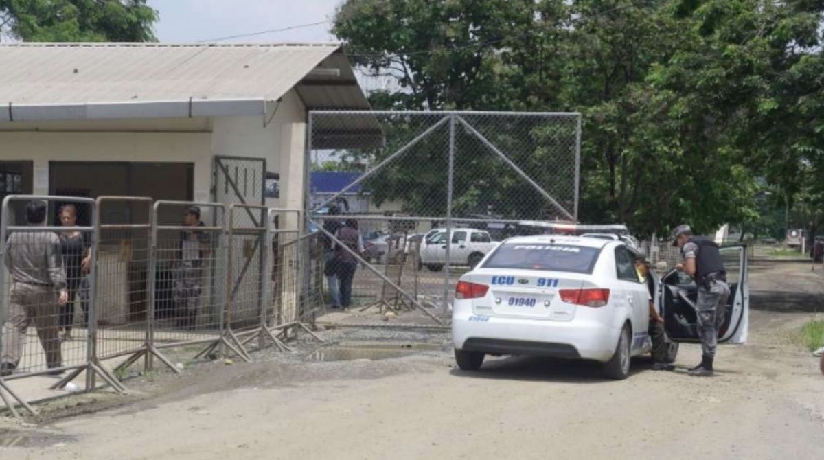 Noticia: Tres reos se fugaron de la cárcel de Guayaquil Tres reos se fugaron de la cárcel de Guayaquil