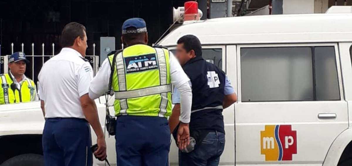 Noticia: Chofer de ambulancia atropella a niño en Vía Daule y escapa del lugar Chofer de ambulancia atropella a niño en Vía Daule y escapa del lugar