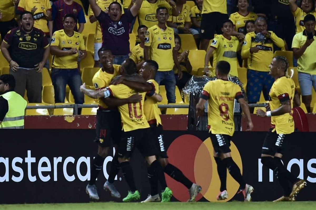 Noticia: VIDEO | Periodista colombiano denigra a equipos ecuatorianos VIDEO | Periodista colombiano denigra a equipos ecuatorianos