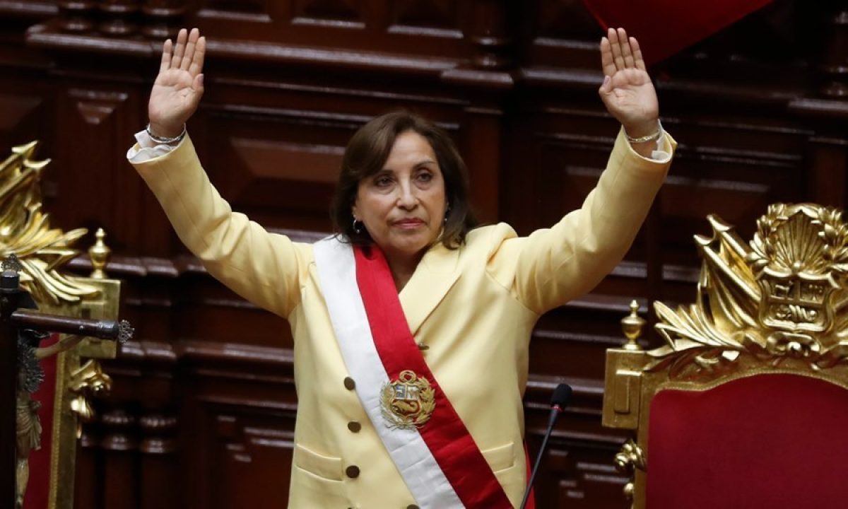 Noticia: Quién es Dina Boluarte, la nueva presidenta de Perú que asumió tras la destitución de Pedro Castillo Quién es Dina Boluarte, la nueva presidenta de Perú que asumió tras la destitución de Pedro Castillo