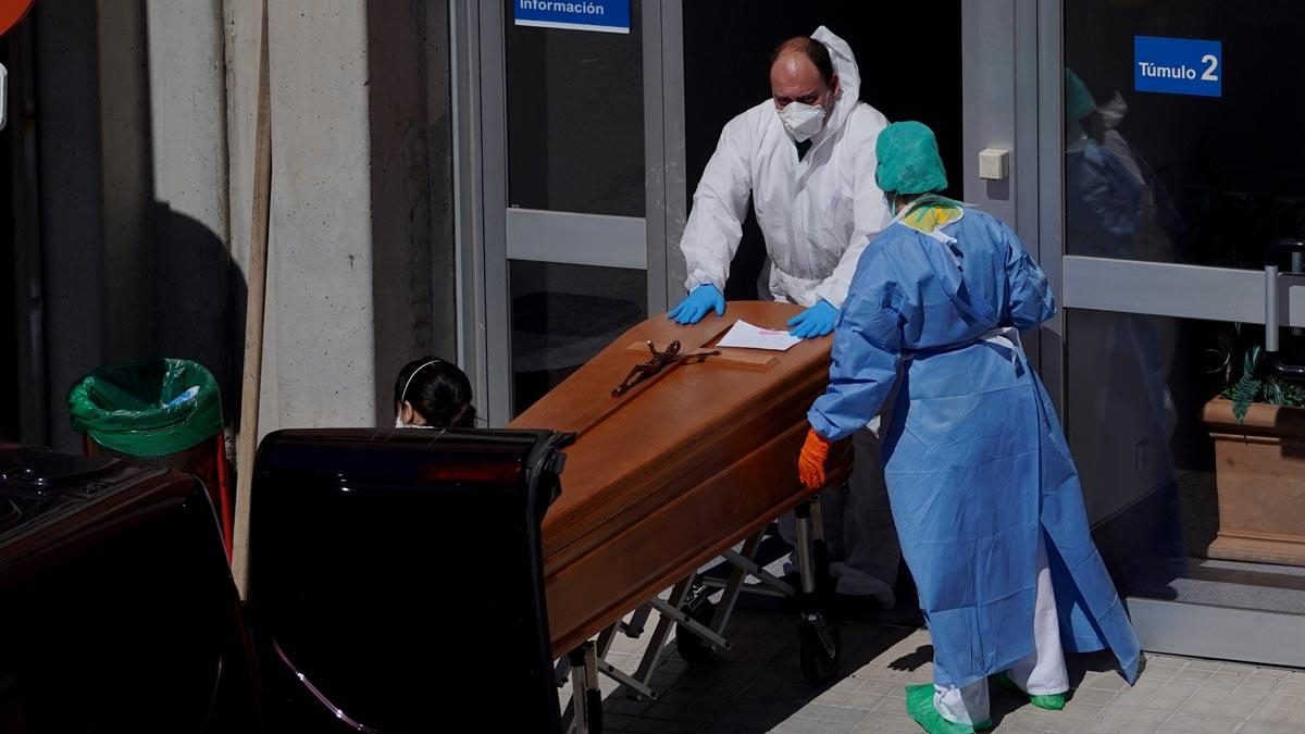 Noticia: España registra 83 fallecidos por coronavirus en las últimas 24 horas y se mantiene por tercer día consecutivo por debajo de los 100 España registra 83 fallecidos por coronavirus en las últimas 24 horas y se mantiene por tercer día consecutivo por debajo de los 100