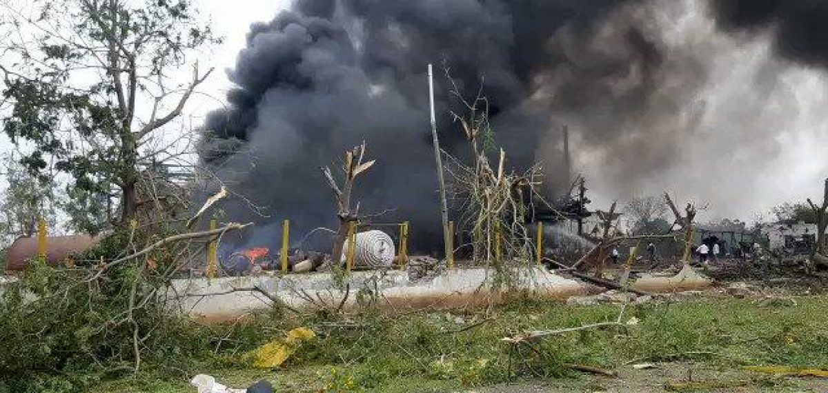 Noticia: Al menos ocho muertos y docenas de heridos en una explosión en una fábrica química en India Al menos ocho muertos y docenas de heridos en una explosión en una fábrica química en India