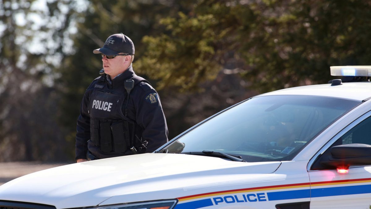 Noticia: Canadá | Un hombre armado y vestido de policía mata a 16 personas Canadá | Un hombre armado y vestido de policía mata a 16 personas