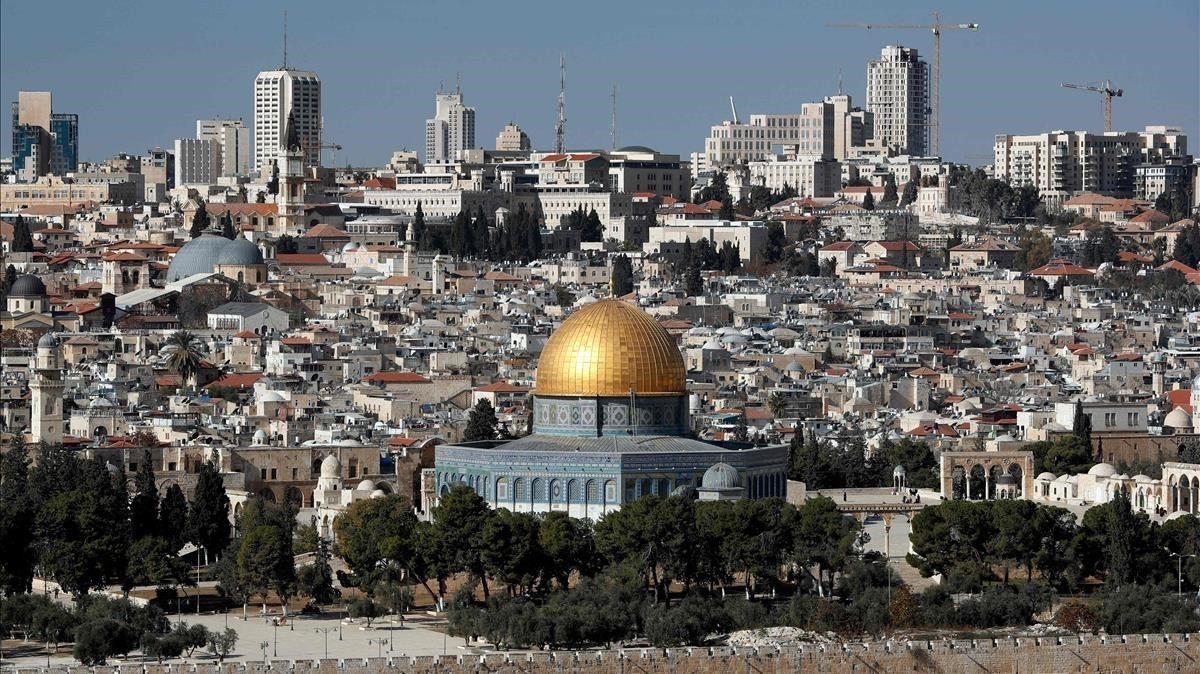 Noticia: Un auto embiste a 14 personas en un ataque en Jerusalén Un auto embiste a 14 personas en un ataque en Jerusalén