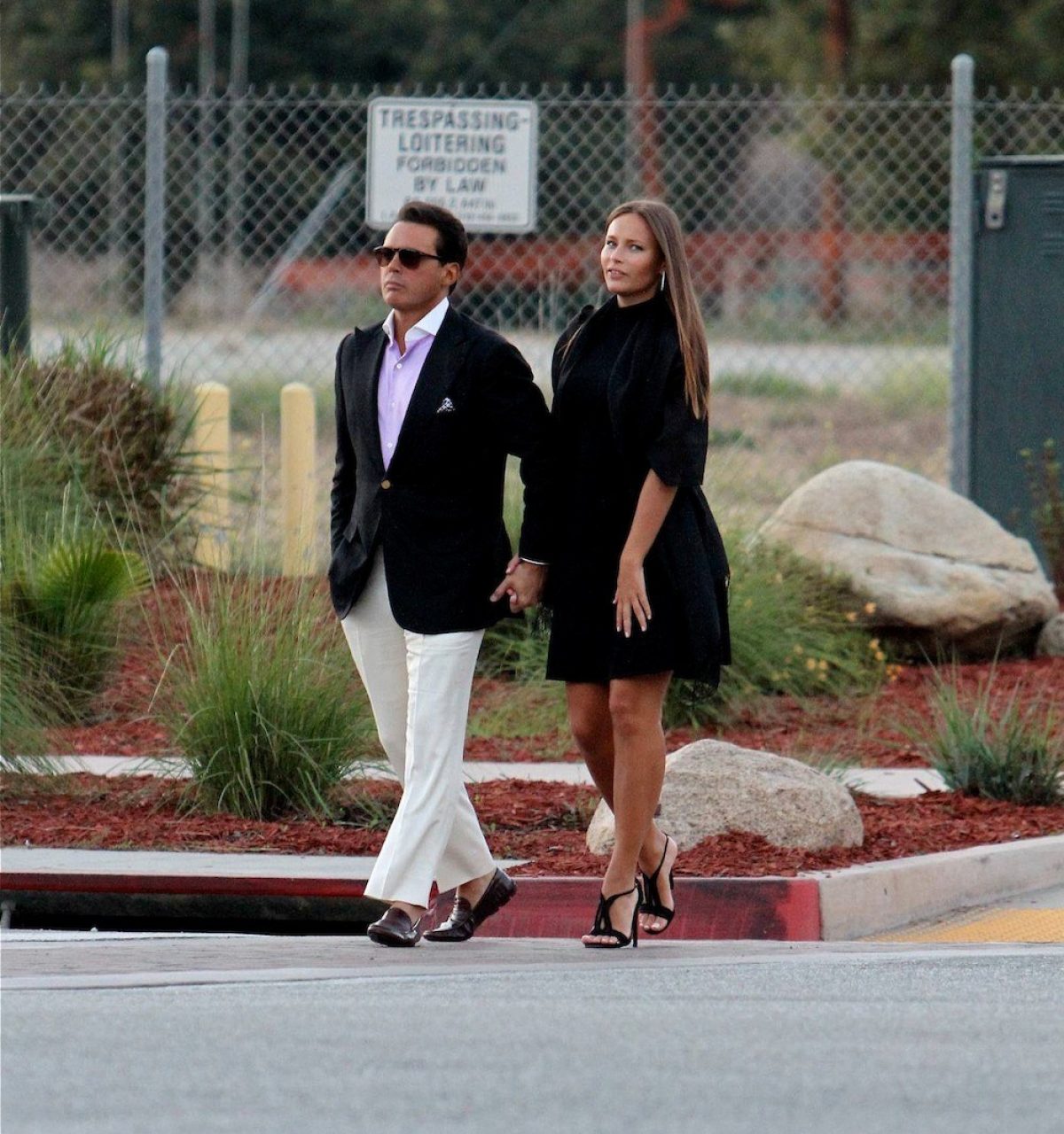 Noticia: Captan a Luis Miguel en romántica cita con su joven novia Captan a Luis Miguel en romántica cita con su joven novia