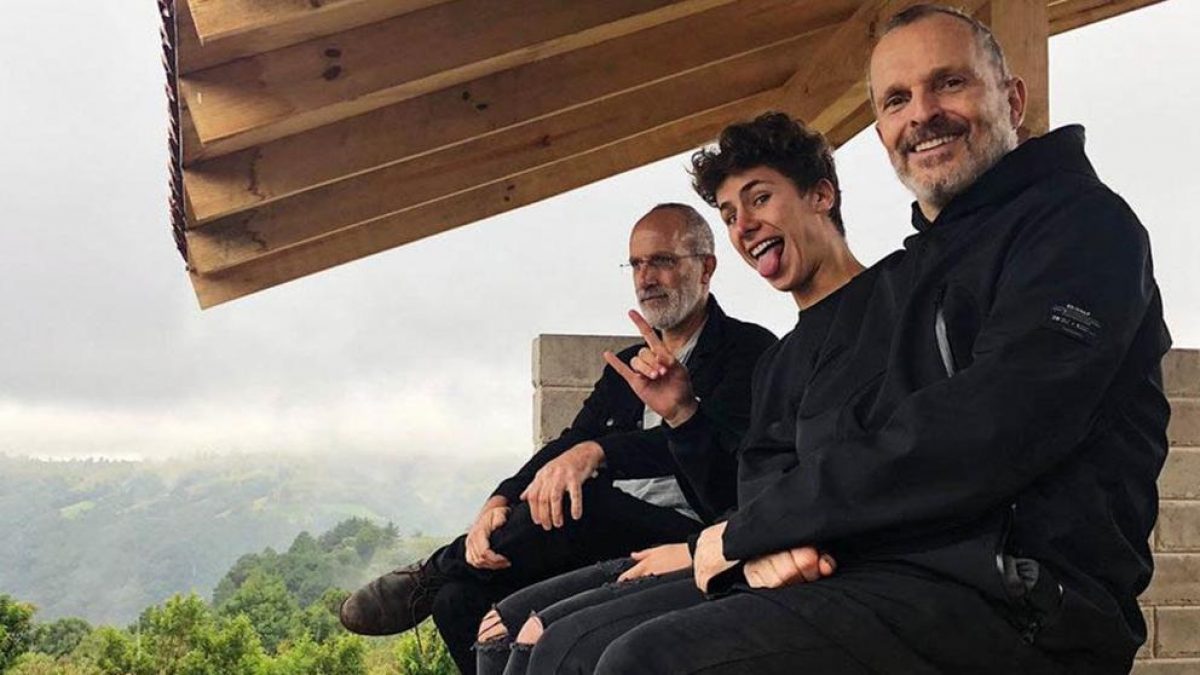 Noticia: Miguel Bosé y el ‘influencer’ Juanpa Zurita ¿más que una amistad? Miguel Bosé y el ‘influencer’ Juanpa Zurita ¿más que una amistad?