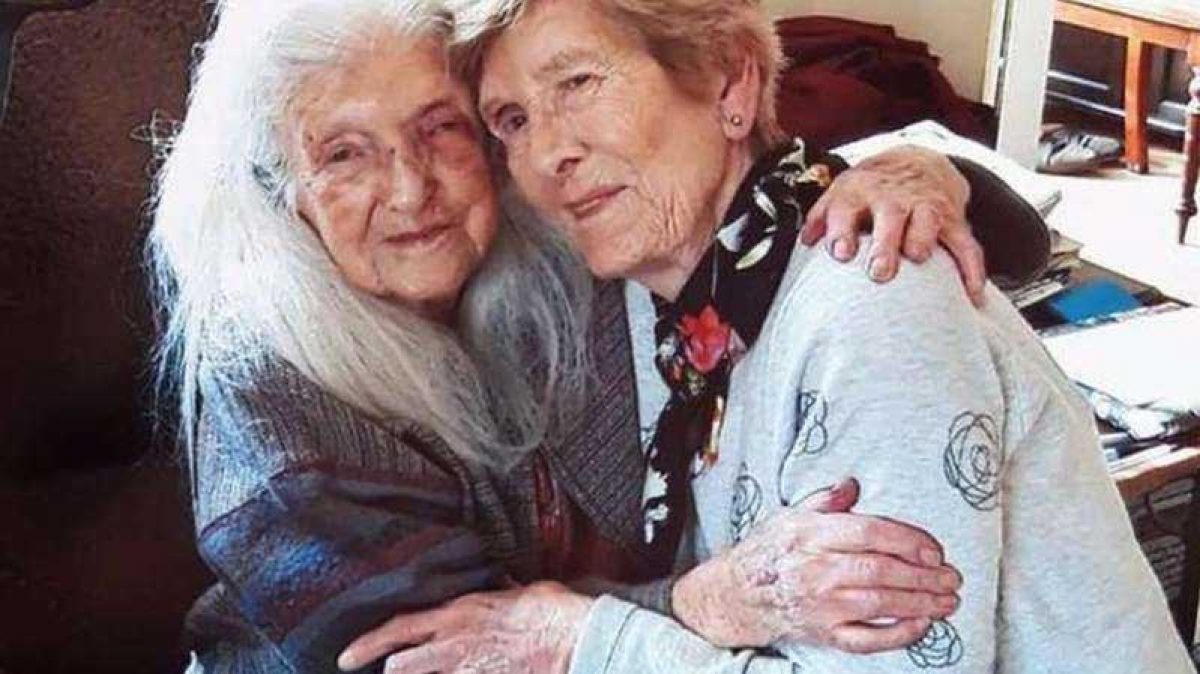 Noticia: Una mujer finalmente conoció a su madre, de 103 años Una mujer finalmente conoció a su madre, de 103 años