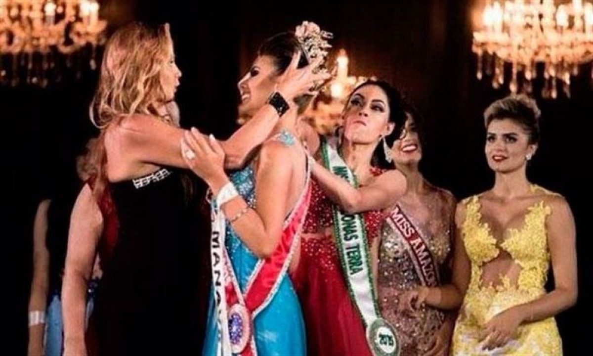 Noticia: VIDEO: 5 peleas memorables por la corona en certámenes de belleza VIDEO: 5 peleas memorables por la corona en certámenes de belleza