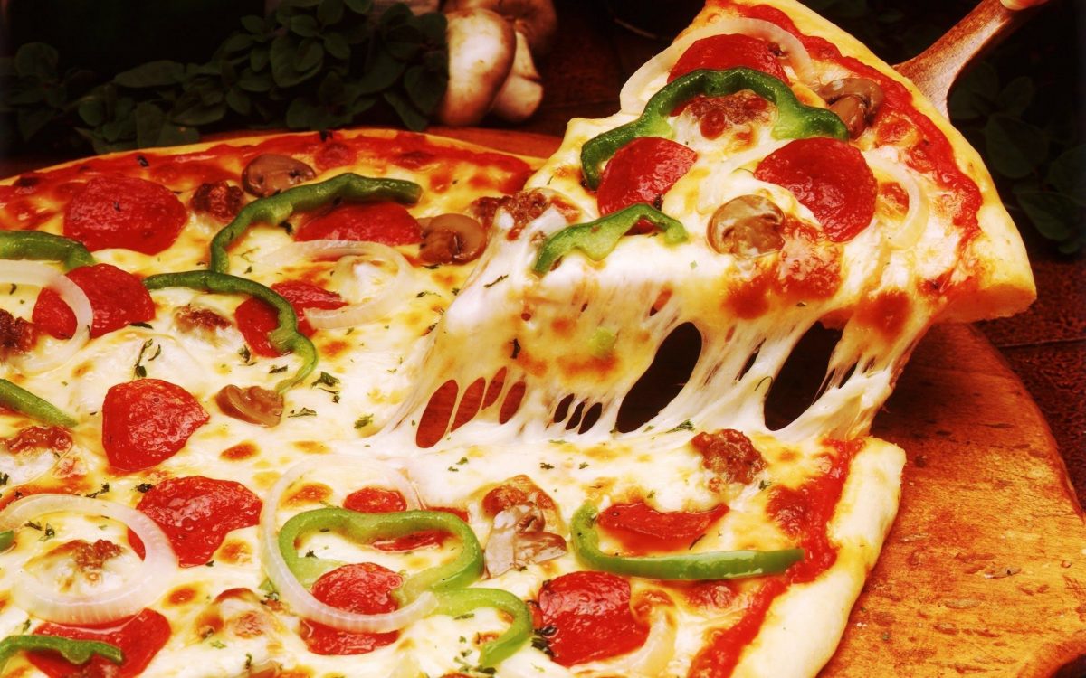 Noticia: Podría ir 18 años a la cárcel por escupir un pizza antes de entregarla al cliente Podría ir 18 años a la cárcel por escupir un pizza antes de entregarla al cliente