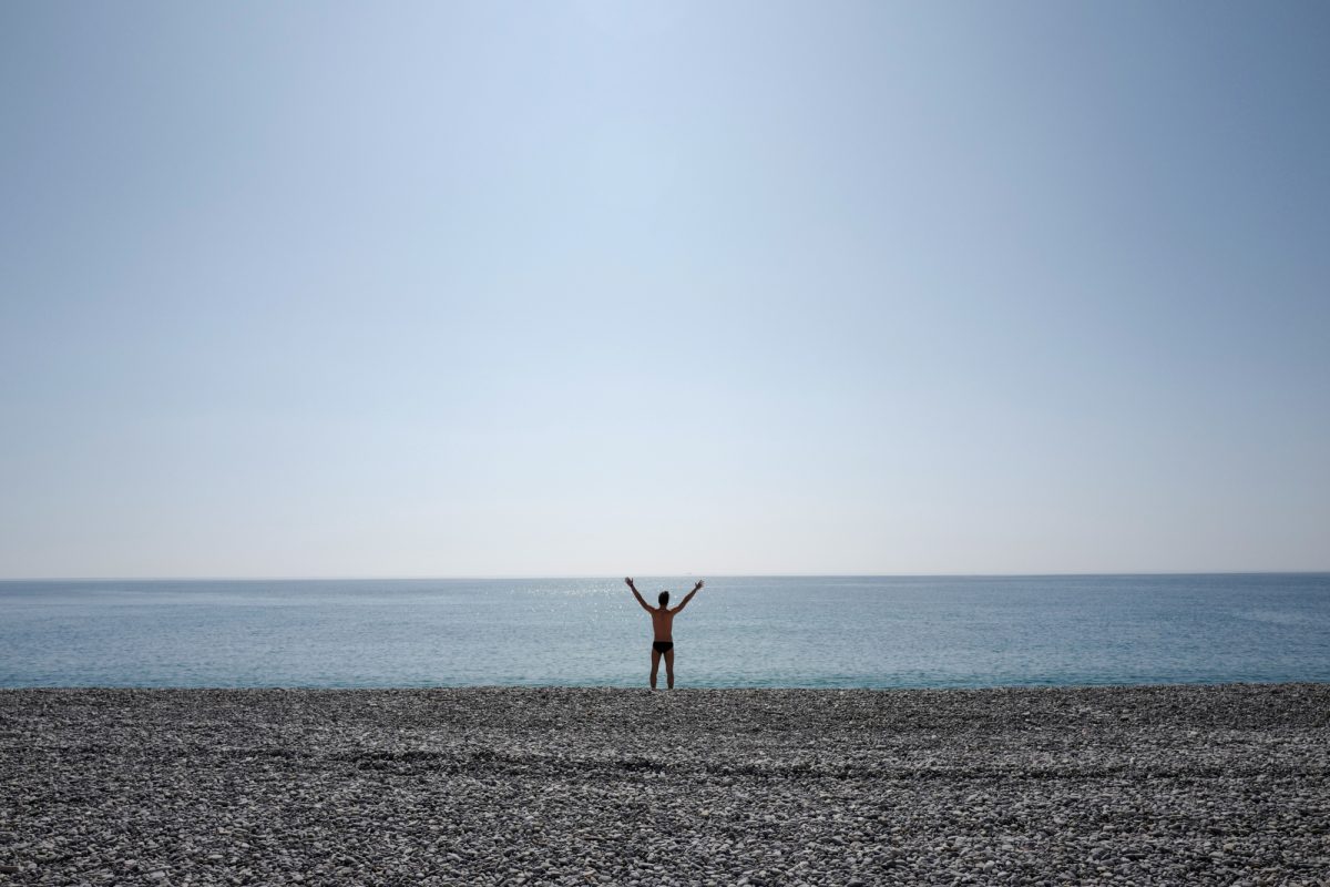 Noticia: Francia vuelve a cerrar algunas playas al no respetarse normas de distanciamiento Francia vuelve a cerrar algunas playas al no respetarse normas de distanciamiento