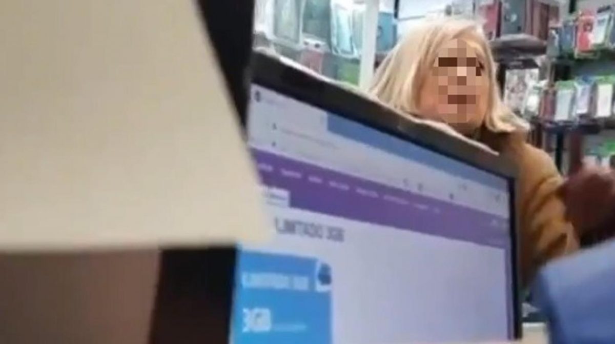Noticia: Racismo en una tienda de Madrid: "Para ser español tienes que ser de padre y madre española" Racismo en una tienda de Madrid: "Para ser español tienes que ser de padre y madre española"