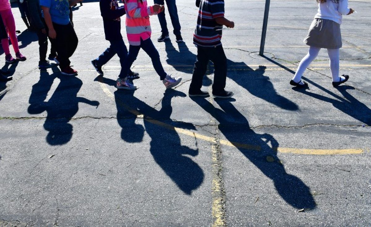Noticia: Sin hogar donde hacer tarea: realidad de niños en California Sin hogar donde hacer tarea: realidad de niños en California