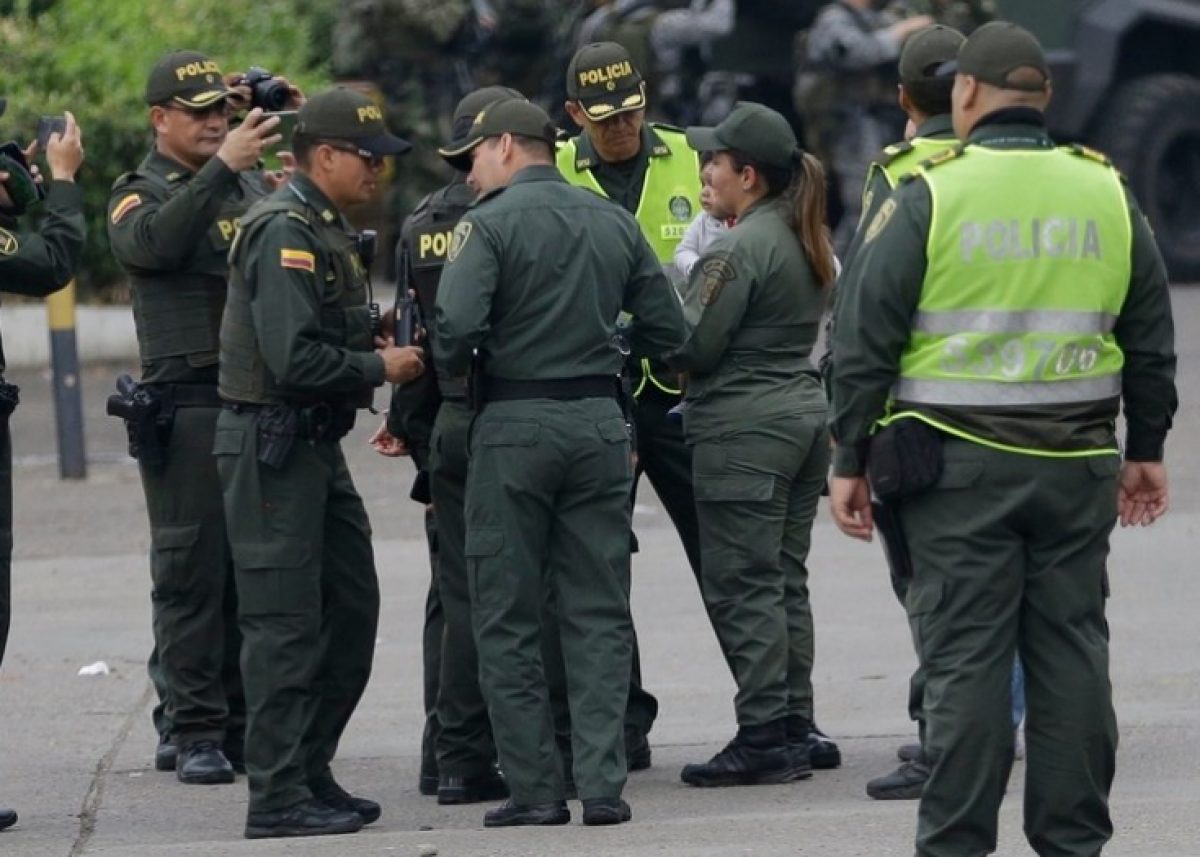 Las autoridades migratorias de Colombia le impidieron la entrada al país a personas cercanas a Maduro