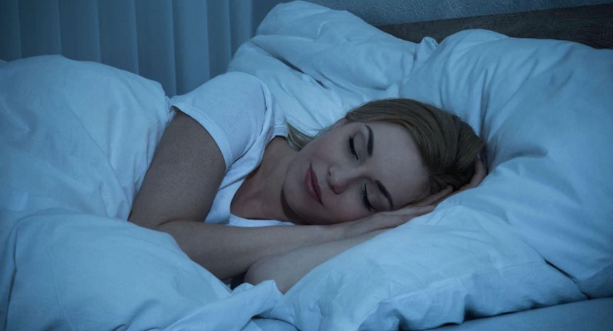 Se recomienda dormir entre 6 y 8 horas diarias para recuperarse de manera adecuada. Cuando el cuerpo no reposa, se pueden generar efectos nocivos en la salud.