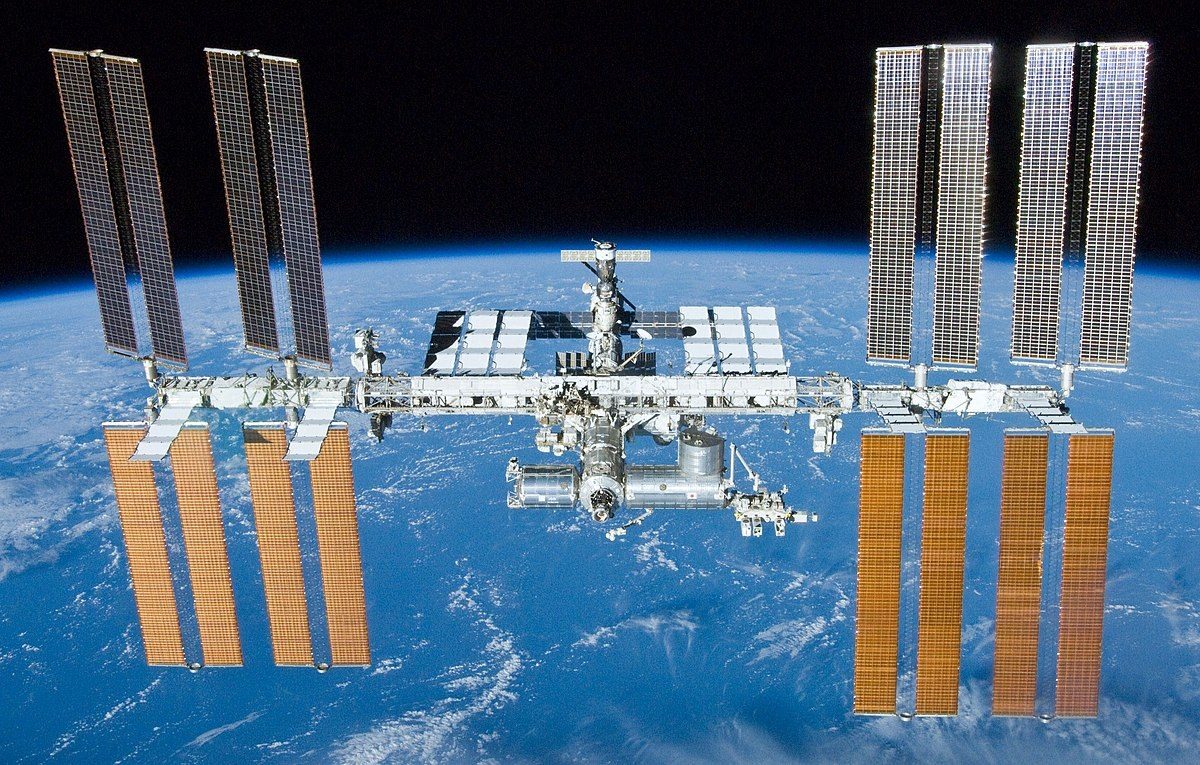 Una cámara instalada en la Estación Espacial Internacional logró detectar alrededor de 150 objetos voladores no identificado.