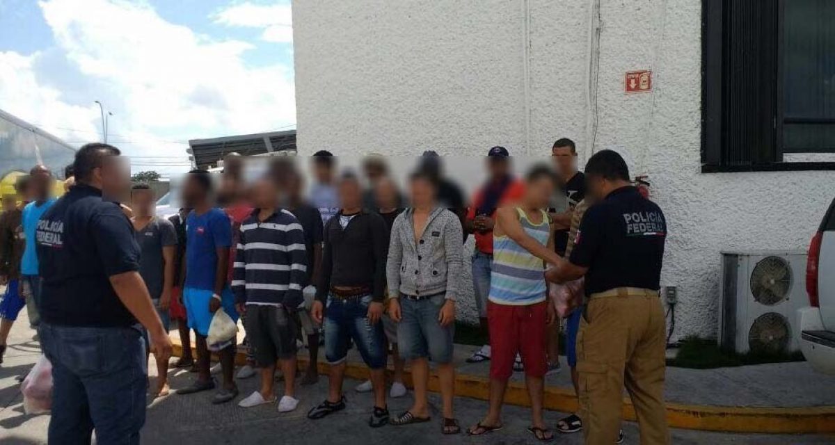 Según sus familiares, las autoridades migratorias les quitaron el dinero que llevaban, quedando a merced de los ''coyotes''
