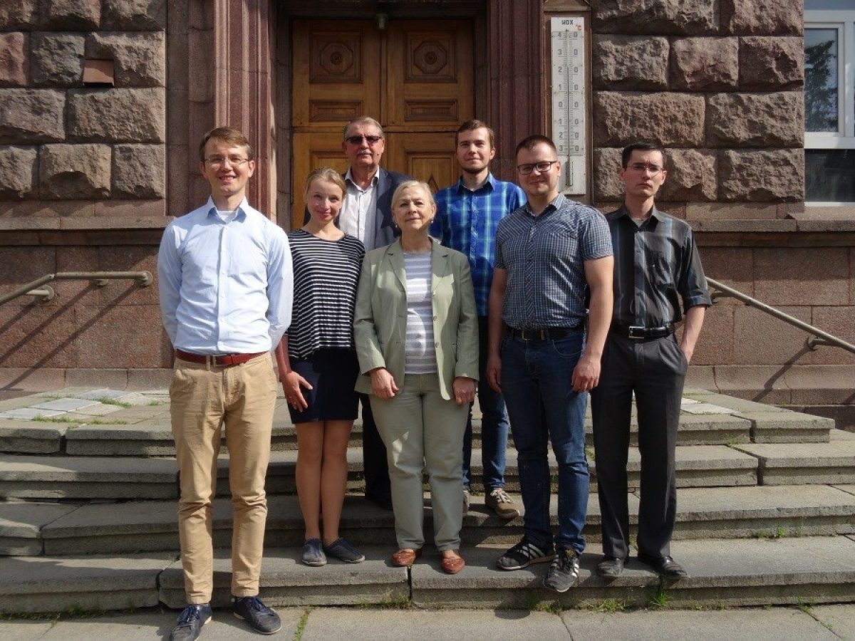 El equipo del laboratorio químico conjunto de la Universidad Estatal de Urales del Sur y la Academia de Ciencias de Rusia.