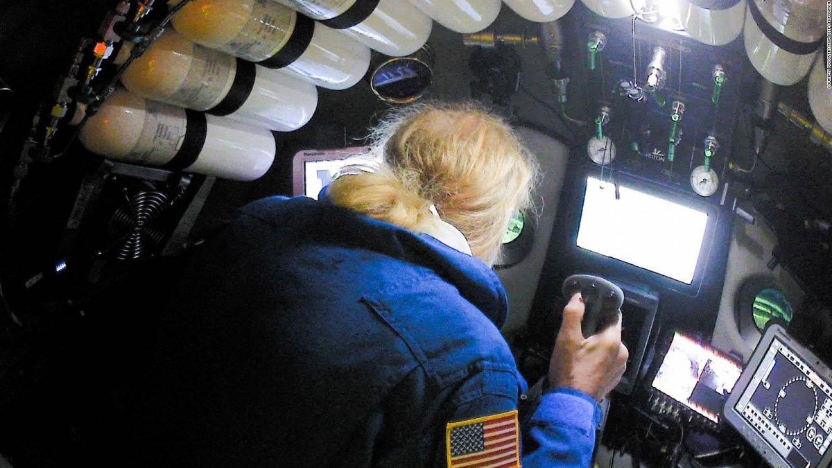 Buceo en aguas profundas: el explorador submarino estadounidense Victor Vescovo, en la foto, completó la inmersión más profunda jamás registrada. Cortesía de Discovery / Five Deeps Expedition