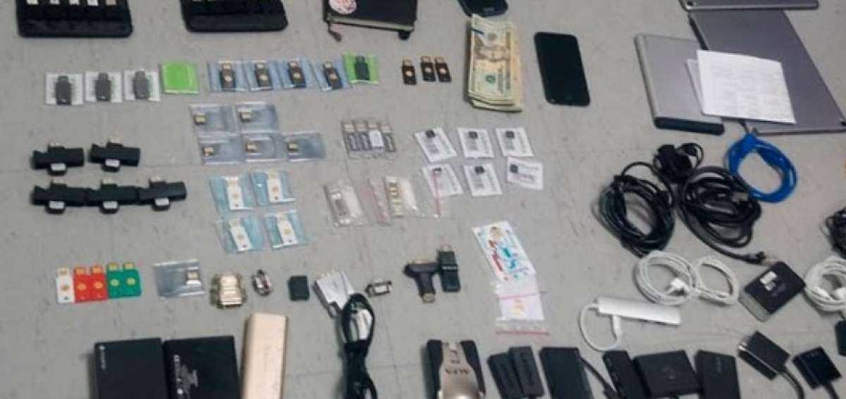Se realizó un allanamiento al domicilio del procesado para recabar elementos sobre las actividades que estaría efectuando en Ecuador, donde reside hace 5 años.