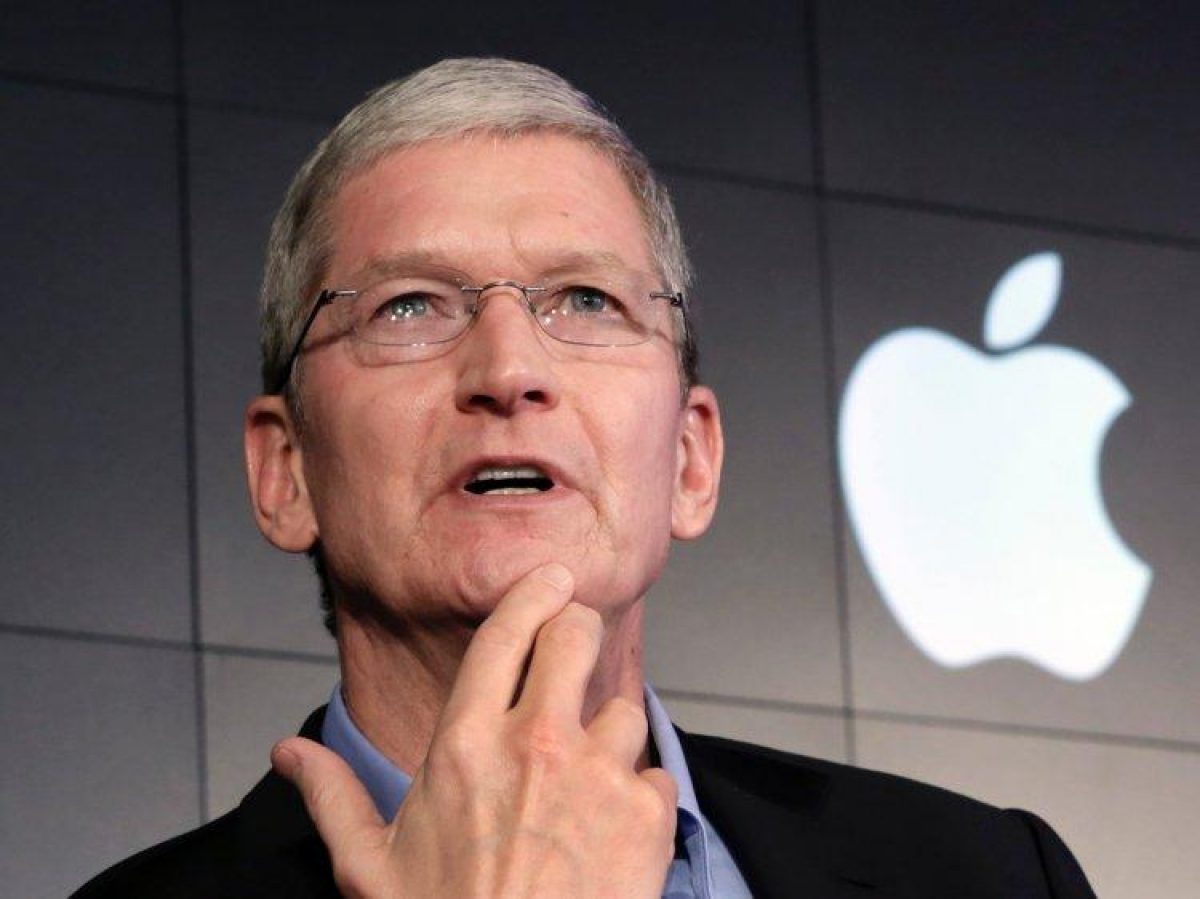 Tim Cook hizo el anuncio cuando ya había cerrado la bolsa, pero el valor de la empresa se afectó de todos modos en el “after-market” al que acceden algunos inversores.