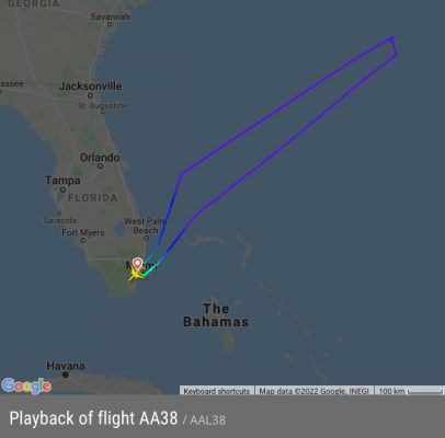Imagen: American Airlines declaró que el Boeing 777, que transportaba 129 pasajeros, debió ser desviado debido a “un cliente alborotado”. Captura: Flightradar24 Imagen: American Airlines declaró que el Boeing 777, que transportaba 129 pasajeros, debió ser desviado debido a “un cliente alborotado”. Captura: Flightradar24