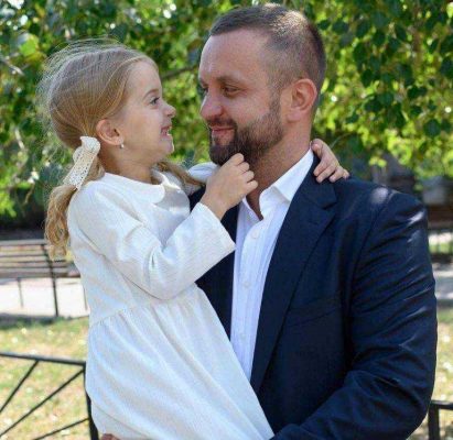 Imagen: Fotografía familiar del soldado ucraniano junto con su hija. Foto: Instagram @kovalenko8380 Imagen: Fotografía familiar del soldado ucraniano junto con su hija. Foto: Instagram @kovalenko8380