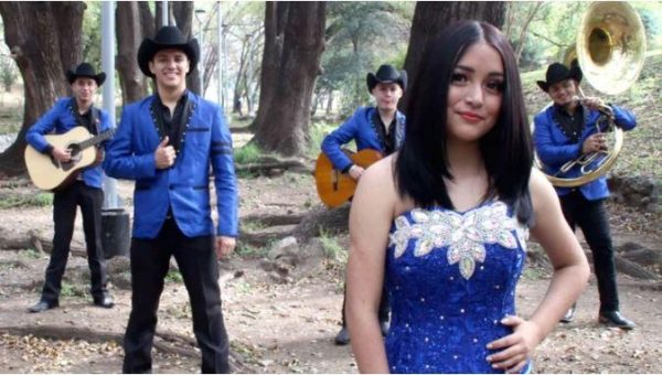 Imagen: Rubí Ibarra grabó un nuevo video musical con el grupo Reencarnación (Foto: YouTube toncheproducciones) Imagen: Rubí Ibarra grabó un nuevo video musical con el grupo Reencarnación (Foto: YouTube toncheproducciones)