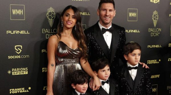 Imagen: Leo Messi con su familia en la entrega del Balón de Oro- Imagen: Leo Messi con su familia en la entrega del Balón de Oro-