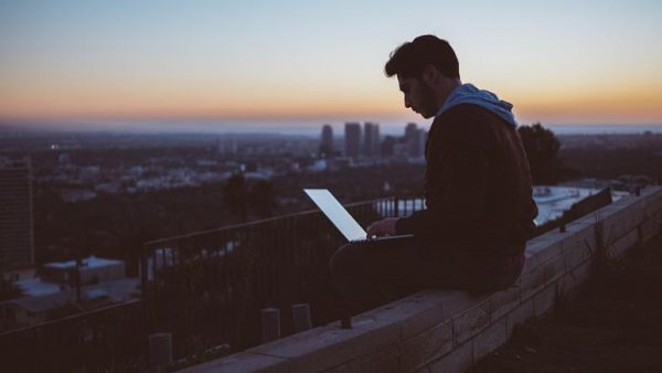 Imagen: Portugal vuelve ilegal que tu jefe te mande un mensaje de texto después del trabajo. Imagen: Portugal vuelve ilegal que tu jefe te mande un mensaje de texto después del trabajo.