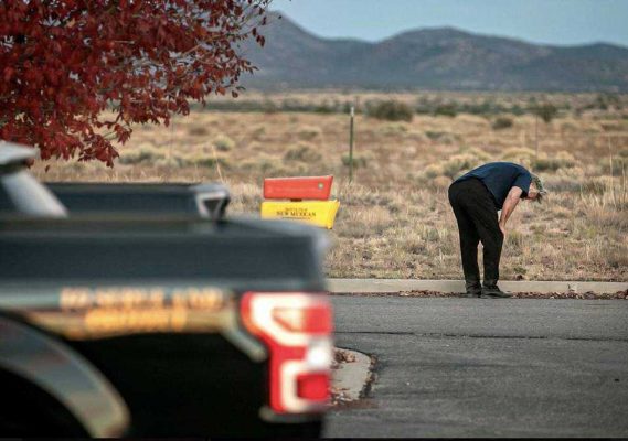 Imagen: El actor estadounidense Alec Baldwin quedó en shock tras disparar, sin su conocimiento, un arma de utilería cargada con balas reales en el set de rodaje de su filme Rust, y asesinar de forma involuntaria a la directora de fotografía. Imagen: El actor estadounidense Alec Baldwin quedó en shock tras disparar, sin su conocimiento, un arma de utilería cargada con balas reales en el set de rodaje de su filme Rust, y asesinar de forma involuntaria a la directora de fotografía.