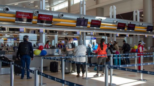 Imagen: Personas en el Aeropuerto Internacional Mariscal sucre, en Quito, en octubre de 2020. - Foto: Cortesía DGAC Imagen: Personas en el Aeropuerto Internacional Mariscal sucre, en Quito, en octubre de 2020. - Foto: Cortesía DGAC