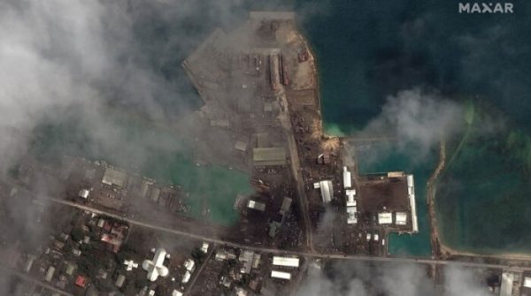 Imagen: La erupción del volcán submarino causó la muerte de personas en Tonga, debido al tsunami que generó. Foto: EFE Imagen: La erupción del volcán submarino causó la muerte de personas en Tonga, debido al tsunami que generó. Foto: EFE