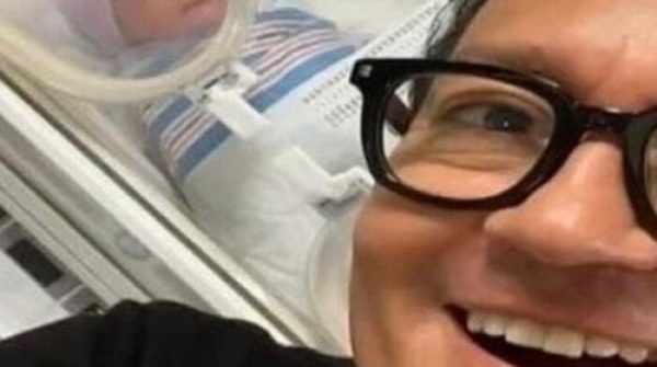 Imagen: El actor David Reinoso se tomó fotografías con sus hijos recién nacidos. Foto: Redes sociales Imagen: El actor David Reinoso se tomó fotografías con sus hijos recién nacidos. Foto: Redes sociales