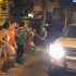 VIDEO | Moradores de un barrio del sur de Guayaquil lanzaron objetos a agentes de control