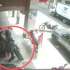 VIDEO | Pareja robó un parlante en un local comercial en Machala