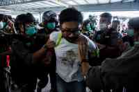 Noticia: La policía antidisturbios vuelve a intervenir contra manifestantes en Hong Kong La policía antidisturbios vuelve a intervenir contra manifestantes en Hong Kong