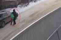 Noticia: VIDEO | Un joven salva a una niña de un pedófilo que la secuestró VIDEO | Un joven salva a una niña de un pedófilo que la secuestró